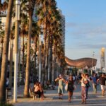 Joana Alvarenga Instagram - Barcelonetaaaaa 🌴🐚🐠🥂☀️ Parte 2 das vacationes 😘 . #barcelona #barceloneta #barcelonetabeach #vacaciones #palmtrees La Barceloneta, Barcelona