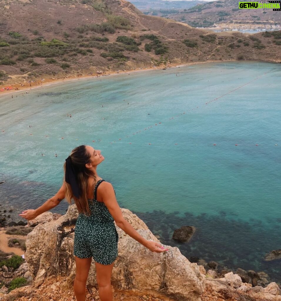 Joana Alvarenga Instagram - Golden bay, Singita Miracle Bay, Ghajn Tuffieha ⛵☀💙🇲🇹🐚🐠 . #beach #beachlife #exploring #travelling #malta #maltaisland #goldenbay #singitamiraclebeach #ghajntuffieha #islandlife #vacay #summer23 #peace #blue #love #paradise #paradiseisland #imblessed Malta