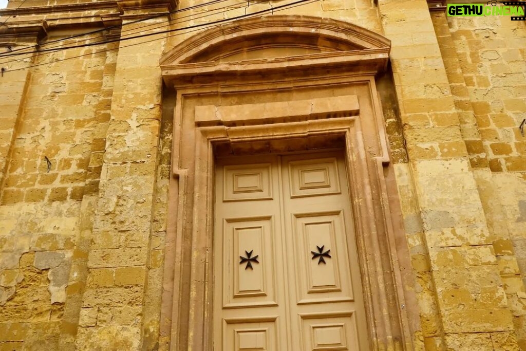 Joana Alvarenga Instagram - Um sítio único onde as fotos não traduzem a sua beleza 🇲🇹⛵💙❤🤍 . #travelling #marina #birgu #vittoriosa #malta #maltaisland #blue #vacay #discovery #exploring #history Birgu, Malta