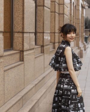 Joanne Missingham Instagram - 黑與白，我最喜歡的兩個顏色🖤🤍

👗： @apujan 
📷： @boa750818 
👩： @y_a_n_g8366 
💄： @kao_yuanyuan_makeup_artist