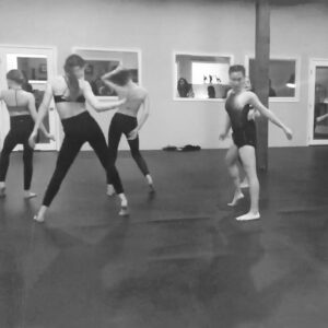 Joelle Better Instagram - 🖤
Artist: @arianagrande 
choreo: @mollylong21 
studio: @thehouse_ca 
thank you so much Molly for this amazing class!!
#officialjoellebetter