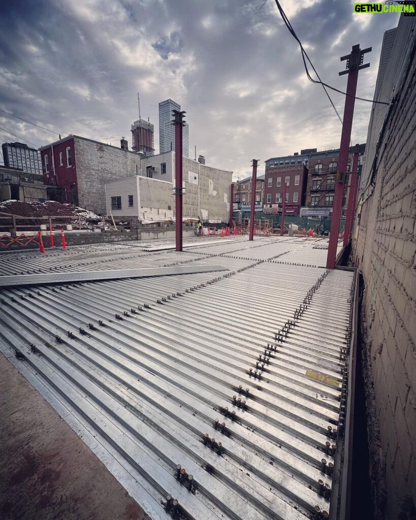 John Colaneri Instagram - Steel deck is in and we are getting ready to prep for our concrete pour! #jerseycity @patelbrothers coming soon! #newjerseyarchitecture #jerseycitynj #build #constructionlife Jersey City, New Jersey