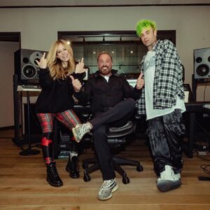 John Feldmann Instagram - JAM FAM 🤘🔥🎸🎤 I’ve had the BEST time with these 2 incredibly talented and awesome humans!! Can’t wait for you to hear what we’ve been cooking up! ☕️ love you @modsun @avrillavigne