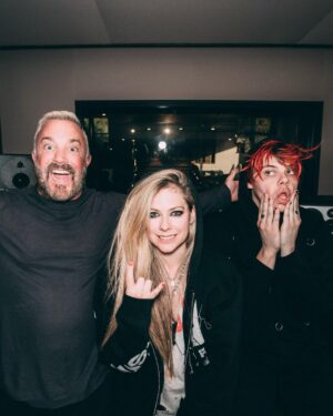 John Feldmann Instagram - Stoked to be part of this amazing song I’m A Mess! Thank you @yungblud and @avrillavigne for including me I love you both ❤️ thanks to @travisbarker @dtarecords for rocking with us!! Thx @chrisgreatti @scotstewart @dylanmclean159 @michaeljbono for helping with the track.. link in bio!