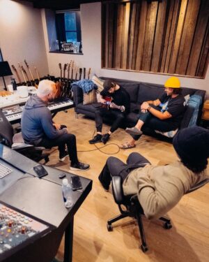 John Feldmann Instagram - #5sos5 dump. Love you @5sos @ashtonirwin @lukehemmings @calumhood @michaelclifford 📸 @ryanfleming