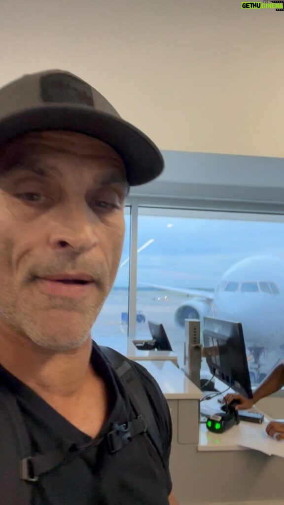 Johnathon Schaech Instagram - I ran to my gate. I made it with 16 minutes to spare. And @americanair wouldn’t let me on. I’m not in sprinters shape. And my family is already in europe. It blows my mind that they wouldn’t let us on. And we were told to sprint. #americanairlines