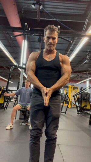 Johnathon Schaech Instagram - I wake up every morning and thank God for this second chance. #fridaymood #fridayvibes #fridayfeeling #fitnessmotivation #actorslife #trainforlife