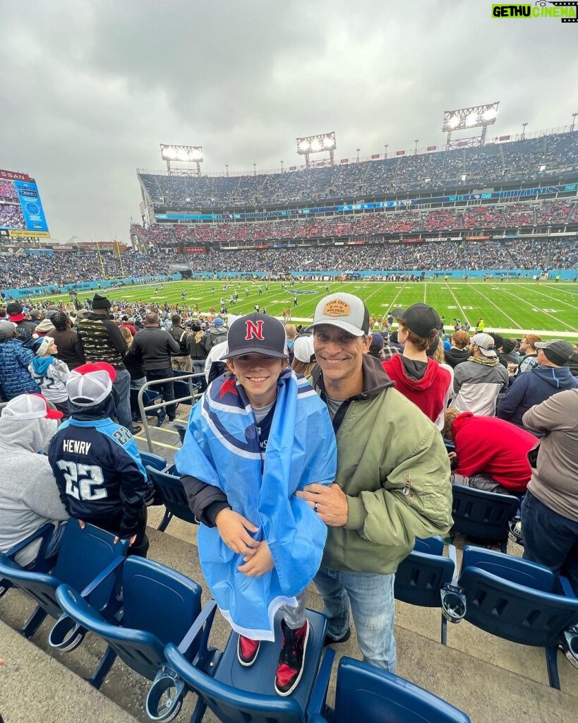 Johnathon Schaech Instagram - We had the best time today at the @titans game. @traceadkins Celebrated the men and women who serve our country, that have fought for our freedoms. My heart was full. So grateful for our troops and the @garysiniseofficial foundation. the titans celebrated our veterans and the 101 St airborne. @theleegreenwood rocked. I'm so thankful for the honoring of our troops. Honoring our flag Honoring our country. My son saw the passion in my eyes. It'll stick with him forever. #veterans