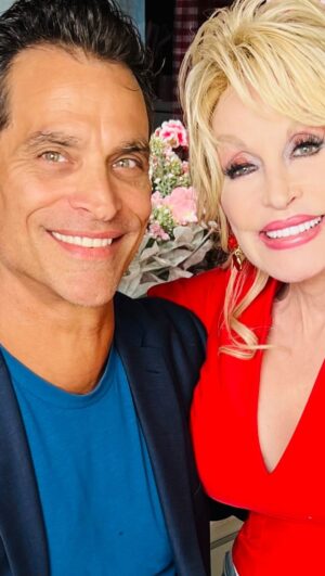 Johnathon Schaech Instagram - Dream big is my motto for this weekend. 
And life. 
I'm so excited for @dollyparton rockstar album! Whose else loves #dolly ##dollyparton #dreams #dreambig