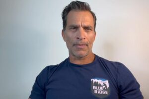 Johnathon Schaech Instagram - I’m here (with @blokes) to help you to continue to be the best version of yourself! Let’s go!!

https://blokes.co/johnschaech
https://choosejoi.co/johnschaech