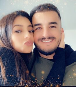 Jonathan Zidane Instagram - On m’a toujours dit que l’amour durait 3 ans et moi j’peux vous dire que c’est n’importe quoi☝️❤️ @racha_lz