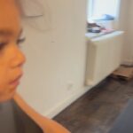 Jordan Haj Instagram - Den dětí. Den, kdy se narozdíl od ostatních 364 dní (kdy tyto otázky padají) na otázku ,,můžu kolu/ tvoje kafe/ vlastní kafe/ víno/ alespoň bílý víno/ bonbóny / další bonbóny/ /ještě kolu/ nalíčit se/ řídit… řekne ,, ano lásko, je den dětí, můžeš” 🤍 Berte mě proboha s rezervou 🫣 (trochu) 1> Doma u večeře s vínem starým jako Lennon 2>v matching colors outfitech z @jacadi_cz_sk 3> za rohem na kafíčku bez kofeinu v @nespresso.cz 4>za rohem v butiku po pozření koly 5>zpět v jacadi protože zas pro “ eštěboňboň” 6> @emmasmetana_music na socialce u výslechu Prague, Czech Republic
