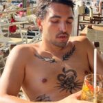 Jordan Haj Instagram - Liferoundhere ⛱️ 1 @emmasmetana_music 2 mini @emmasmetana_music 3 člověk co patří na jih 4 na světě existujou místa kde 10 letý chlapečci v restauraci na pláži nemaj v ruce mobil a hrajou karty. A taky tam existujou teenage party co si povídaj, hladí se u toho letmo po hlavě a zátylku a hrajou karty a do mobilu koukají zběžně. #somethinginthewater i guess 5 Achjo fakt.. 35let, nula zákroků, 2vě děti.. jóga a strava a genetika východoevropský ženy i guess :))) 6 kriminálník 7 Lennon učí svojí sestru ovládat moře rukou a soustředěním. Naučil jsem jí to včera, uvěřila mi, že to maká.. dnes jsem tomu začal věřit, pozorovajíc je dvě, taky. #dune 8 afterparty/movietime 9 🌰🌰🌰 10 snídaně Old School Movies