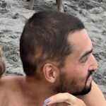 Jordan Haj Instagram - Ze 100% zarostlá ALOPECIE zítra 13:30 Q&A a livestream s Dr. Která mi to vyléčila. O léčbě co jsem absolvoval já, o tom jestli je to jistota, když to zkusíš léčit stejně, a o dalších možnostech léčby. Už delší dobu mi denodenně chodí dotazy na téma alopecie a já se snažím odpovídat svemdomitě ale vlastně na většinu otázek eridované odpovědi samozřejmě nemám. Budu zítra (neboli dnes, v pondělí 19.6.) Na kontrole u paní doktorkorky @monika_arenbergerova ve vinohradské nemocnici a poprosil jsem ji, jestli by se mnou neudělala livestream ke kterému by se mohli připojit ti, co mi píší dotazy a dostat odpovědi připmo od ní. zkusím to tu pak uložit s co nejobsáhlejším pokrytím toho jak jsem to k současnému úspěchu(snad na co nejdéle trvajícímu) absolvoval pod jejím dozorem a péčí já.