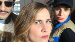 Joséphine Draï Instagram - Lundi 23 août à 21h05 sur TF1! « Belle belle belle », l’adaptation du film « I feel pretty » avec @amyschumer. Je suis fière de cette aventure auprès de comédiens si talentueux, fière de cette fable au joli message, fière d’avoir incarné cette fille pleine de complexes, avec un cruel manque de confiance en soi, qui se réalise enfin quand elle pose un regard plus « doux » sur elle. C’est exactement qui je suis depuis tant d’années... (peut être vous aussi?) Ayons enfin confiance en nous... 🙏🏻 Merci pour tout @anne_depetrini je te suivrai jusqu’à la lune et au delà. Hâte d’avoir vos retours ❤️