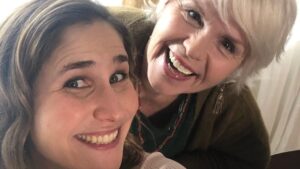 Joséphine Draï Instagram - Lundi 23 août à 21h05 sur TF1! « Belle belle belle », l’adaptation du film « I feel pretty » avec @amyschumer. Je suis fière de cette aventure auprès de comédiens si talentueux, fière de cette fable au joli message, fière d’avoir incarné cette fille pleine de complexes, avec un cruel manque de confiance en soi, qui se réalise enfin quand elle pose un regard plus « doux » sur elle. C’est exactement qui je suis depuis tant d’années... (peut être vous aussi?) Ayons enfin confiance en nous... 🙏🏻 Merci pour tout @anne_depetrini je te suivrai jusqu’à la lune et au delà. Hâte d’avoir vos retours ❤️