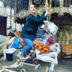 Joséphine Draï Instagram - -« Euh... Joséphine, y a des enfants. C’est gênant là» -« Ah oui pardon. » (et elle continua 10mn) #HorsePoleDance 🎠