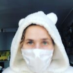 Joséphine Draï Instagram - Salut le confinement. (Quand t’es en couple depuis 8 ans et demi) Restons sexy tout en respectant les consignes bordel. 😷🌡🐻 #sexy #Covidie #stayhome #staysafe #confifi p.s: le thermomètre était propre.
