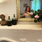 Joséphine Draï Instagram - BoireDormirMangerLireBronzer (adlib) @hotellemoulindaure 🌻♥️🍷🍑📚 Hôtel Le Moulin d'Aure