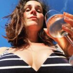 Joséphine Draï Instagram - BoireDormirMangerLireBronzer (adlib) @hotellemoulindaure 🌻♥️🍷🍑📚 Hôtel Le Moulin d'Aure