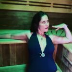 Joséphine Draï Instagram - Ça me manque de poser négligemment et subtilement dans des endroits de villégiature aquatique. Reviens l’été !!! 💦☀️🏊‍♀️