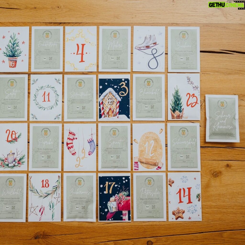 Judith Rakers Instagram - Ihr Lieben, wir haben wie wild und mit viel Kaffee und Schokolade zur Motivation gepackt in den letzten Wochen und sind trotzdem kaum noch hinterhergekommen: Ihr habt so viele Adventskalender bestellt, dass wir selbst unsere Lieferanten an ihre Grenzen gebracht haben ;-) Ich freue mich riesig darüber, dass ihr unseren nachhaltigen Adventskalender genauso toll findet wie ich. Aber ich bestelle jetzt keine Kalender mehr nach. Ein paar sind noch da, aber wenn diese weg sind, atmen wir erstmal kurz durch, essen ein Stück Lebkuchen (gemeinsam mit der zauberhaften Postbotin Maren, die uns doll unterstützt hat) und präsentieren euch dann unsere nachhaltigen Geschenkideen zum Fest. Und dann gehts zu Luises Freude wieder los mit dem Packen in lustiger Teamwork (und Raschelpapier)auf der kleinen Farm. Ich wünsche euch ein zauberhaftes Wochenende. #homefarming #adventskalender #bio #nachhaltigegeschenke *WERBUNGINEIGENERSACHE*