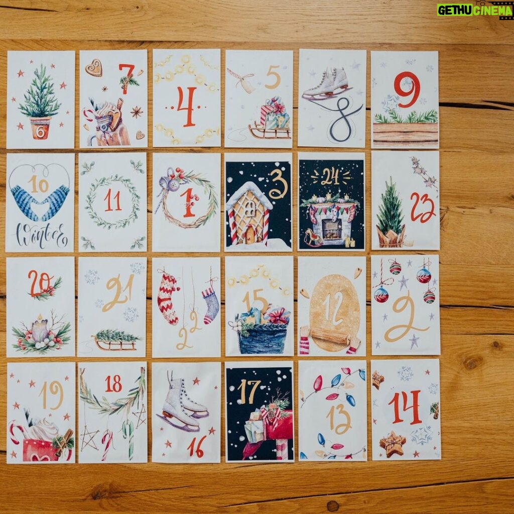 Judith Rakers Instagram - Ihr Lieben, wir haben wie wild und mit viel Kaffee und Schokolade zur Motivation gepackt in den letzten Wochen und sind trotzdem kaum noch hinterhergekommen: Ihr habt so viele Adventskalender bestellt, dass wir selbst unsere Lieferanten an ihre Grenzen gebracht haben ;-) Ich freue mich riesig darüber, dass ihr unseren nachhaltigen Adventskalender genauso toll findet wie ich. Aber ich bestelle jetzt keine Kalender mehr nach. Ein paar sind noch da, aber wenn diese weg sind, atmen wir erstmal kurz durch, essen ein Stück Lebkuchen (gemeinsam mit der zauberhaften Postbotin Maren, die uns doll unterstützt hat) und präsentieren euch dann unsere nachhaltigen Geschenkideen zum Fest. Und dann gehts zu Luises Freude wieder los mit dem Packen in lustiger Teamwork (und Raschelpapier)auf der kleinen Farm. Ich wünsche euch ein zauberhaftes Wochenende. #homefarming #adventskalender #bio #nachhaltigegeschenke *WERBUNGINEIGENERSACHE*