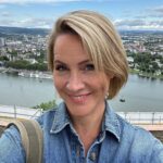 Judith Rakers Instagram - Hier in Koblenz bin ich gestartet und dann bin ich gewandert - am Rhein entlang bis nach Rüdesheim. Auf dem berühmten Rheinsteig. Meine erste Wanderreise überhaupt. Obwohl ich noch nicht mal gern spazieren gehe 😄. Wie das ausgegangen ist und was man bei so einer Wanderreise mitten in Deutschland alles erleben kann, das seht ihr Sonntag um 20.15 Uhr im NDR- und WDR-Fernsehen (gleichzeitig). Gewandert bin ich im August - die Folge ist also frrrreeessshhhh. (Im Gegensatz zu mir in diesen 90 Minuten Auf- und Abstieg 😂) #wunderschön #rheinsteig #wandern #hiking #UrlaubinDeutschland #reportage #reisereporterin #erstausstrahlung #WERBUNGUNBEZAHLT