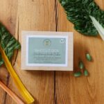 Judith Rakers Instagram - Ich hätte da eine Geschenkidee für Weihnachten 🎄:-) Wie wäre es mit einer Bio-Saatgutbox, in der ihr auch seltene Sorten findet? Wir haben mittlerweile mehr als zehn verschiedene Themenboxen für euch: Gemüse für Anfänger, Gemüse für Fortgeschrittene und Leidensfähige (mit der Diva Tomate ;-), Winter- und Grillgemüse, Gemüse für den Balkon und die Wohnung und vieles mehr. Unser Saatgut kommt aus Europa und wird in einem Familienbetrieb in Süddeutschland abgefüllt - ihr bekommt also beste und zertifizierte Bio-Qualität. Jede Box ist außerdem ein kleiner Beitrag in Sachen Bio-Diversität: Denn ich habe auch seltene und besondere Sorten für euch in die Boxen gepackt. Nur wenn wir Nachfrage erzeugen, gibt es auch weiterhin ein Angebot und es wäre so schade, wenn diese tollen, teilweise sehr alten Sorten nach und nach verschwinden... Die Bio-Saatgutboxen in der wiederverwendbaren Holzbox sind eine schöne Geschenkidee für Menschen, die die Natur lieben und eigenes Gemüse anbauen möchten - im Garten, auf dem Balkon oder in der Wohnung. Wir haben für jedes Plätzchen die richtige Box zusammengestellt (Jaaa, es gibt auch eine für den Anbau in der Wohnung :-). Schaut doch gerne mal im Farmshop vorbei unter www.homefarming.de. Im kostenlosen Magazin und Podcast findet ihr dann auch alle Informationen zu Aussaat, Anbau, Pflege, Ernte und Zubereitung. Viel Spaß beim Stöbern und natürlich vor allem beim Schenken. Denn mit diesen Boxen verschenkt ihr ein ganzes Jahr Glück :-) #homefarming #machsdirleckerzuhause *Werbung in eigener Sache *