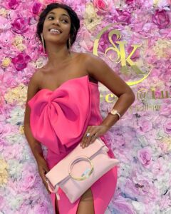 Julia Samantha Edima Instagram - What does a woman always carry in her @kocohlux bag? 👛🥰 Opt for 