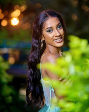 Julia Samantha Edima Instagram - Bonjour le Monde 🌍 ❤️ 

Comme certains de vous le savent déjà, la 71 ème édition du Concours @missworld est renvoyée de février à mars 2024 . Une nouvelle qui nous a tous embarrassé , surtout vous qui vous vous étiez déjà tellement mobilisés pour m’aider à hisser nos magnifiques couleurs 🇨🇲🇨🇲 
Je ne saurai vous expliquer les raisons exactes du renvoi de la compétition, mais à toute organisation, des problèmes et des imprévus, nous ne pouvons que nous adapter et , en priant  que je sois toujours dans les dispositions physiques pour concourir , je vous demanderai de continuer à m’accompagner et à croire en moi, d’ailleurs , les votes sur MOBSTAR  continuent , ne lâchons rien 😉

L’occasion est aussi pour nous de tout pofiner , mon équipe et moi , de nous nourrir davantage de créativité pour marquer un passage qui vous honorera . ❤️🇨🇲 

En attendant , ne manquez pas mon direct instagram de demain à partir de 15h avec l’un des plus grands blogueurs de compétitions de beauté internationales @iamalvinsebetero . Ce serait très encourageant pour moi de vous voir nombreux connectés. 

Notons qu’il s’agira de mon tout premier live en anglais 🙃 voir vos cœurs et vos commentaires en direct me donnera plus de force. 

Merci , à demain et très bonne journée à tous ❤️

#missworldcameroon #yourmentalyourbeauty #missworld71
