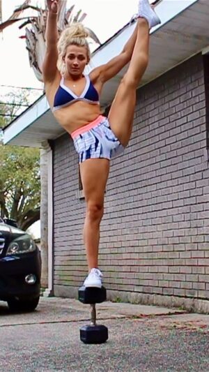 Julian Daigre Instagram - One of my favorite throwbacks 😅🫶🏻 gotta start working on those straddle dumbbell presses again! What skill was your favorite?!