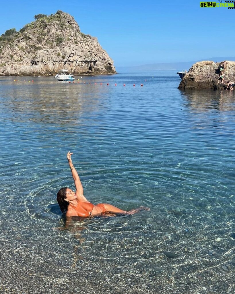 Juliana Paes Instagram - Taormina sua linda!!!! 💜🍊🌸 Taormina, Sicily