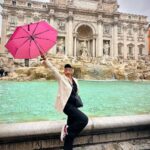 Juliana Paes Instagram – Garotas na Chuva ou em Roma!💗💜💗 Fontana Di Trevi