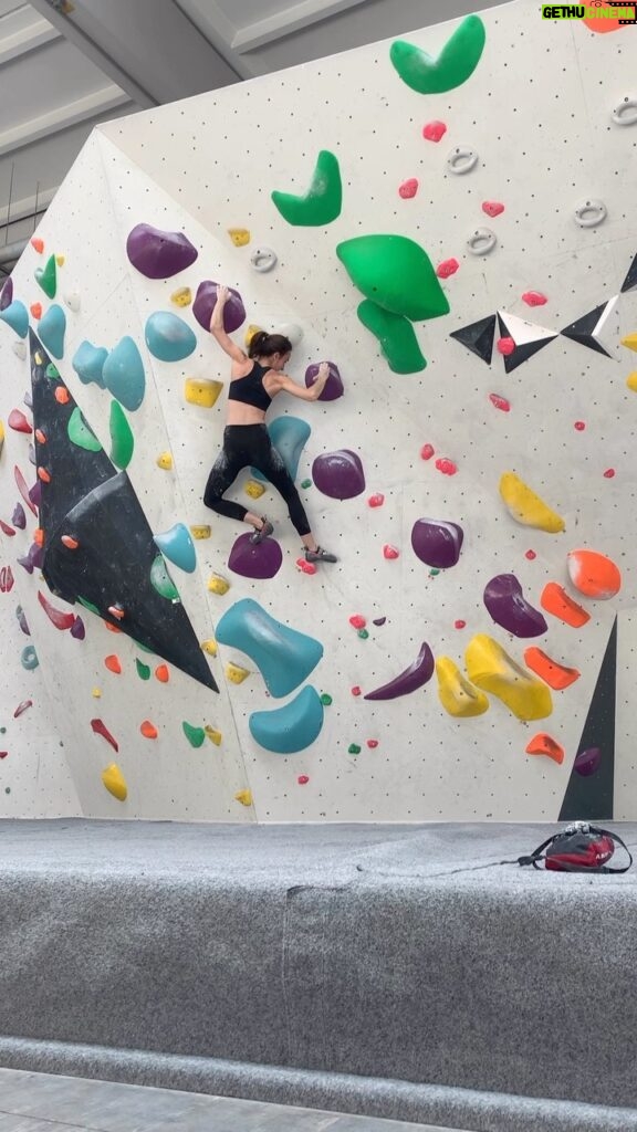 Juliane Wurm Instagram - From a gym morning at @lehangar_bouldering the other day😍! @grimper.ch 👌🏻