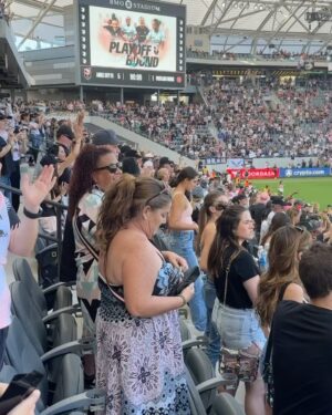 Julie Foudy Instagram - Ohhhh we are going to the playoffs baby!!!! @weareangelcity, oh yes we are. ❤️👊🏼🎉🙏🏼