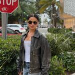 Juliette Instagram - Ela fingindo que ama provar roupa