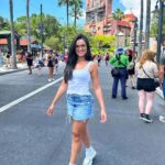 Juliette Instagram - Quem é essa turista feliz?! Deixa ela! @disneyworld.brasil, muito obrigada pelo convite ❤️ #disneyworldbrasil Hollywood Studios