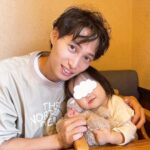 Jun Sena Instagram - ⁡ ⁡ 昨日は息子の運動会、今年は参加できました！！ ⁡ うん、頑張った！！ ⁡ お家で…… 楽しそうに踊ってくれたソーラン節。 旗を振る役目になった事を話してくれた時の誇らしげな顔。 リレーのバトンの受け渡しの仕方を一生懸命説明してくれた時のドヤ顔。 パパと跳び箱を練習して上手く跳べるようになった時の嬉しさ爆発のキラキラ笑顔。 ⁡ 本番、出来た事も出来なかった事もあったけど、お家での頑張りを知ってる父と母はそれだけで充分なのです。 これからも息子のとびきりの笑顔を引き出せるよう、私も笑顔で頑張りたいと思います。 ⁡ そして息子を支えて下さった先生方に感謝の気持ちで一杯です。 本当にありがとうございました！！ ⁡ 園での最後の運動会、打ち上げは盛大に…… ⁡ びっくりドンキーにて笑。 ⁡ ⁡ #6歳児 #運動会 #がんばったよ ‼︎ #支えて下さった #先生方に感謝です