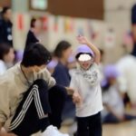 Jun Sena Instagram - ⁡ ⁡ 昨日は息子の運動会、今年は参加できました！！ ⁡ うん、頑張った！！ ⁡ お家で…… 楽しそうに踊ってくれたソーラン節。 旗を振る役目になった事を話してくれた時の誇らしげな顔。 リレーのバトンの受け渡しの仕方を一生懸命説明してくれた時のドヤ顔。 パパと跳び箱を練習して上手く跳べるようになった時の嬉しさ爆発のキラキラ笑顔。 ⁡ 本番、出来た事も出来なかった事もあったけど、お家での頑張りを知ってる父と母はそれだけで充分なのです。 これからも息子のとびきりの笑顔を引き出せるよう、私も笑顔で頑張りたいと思います。 ⁡ そして息子を支えて下さった先生方に感謝の気持ちで一杯です。 本当にありがとうございました！！ ⁡ 園での最後の運動会、打ち上げは盛大に…… ⁡ びっくりドンキーにて笑。 ⁡ ⁡ #6歳児 #運動会 #がんばったよ ‼︎ #支えて下さった #先生方に感謝です