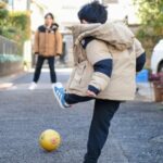 Jun Sena Instagram - ⁡ ⁡ 「モンスター・コールズ」お稽古始まっております！ 稽古モード全開になってしまい、お正月の記憶が無くなる前にお正月のお子達の様子を笑。 ⁡ 大好きなねね(姪っ子)に髪の毛綺麗にしてもらってご機嫌な娘。 パパとサッカー三昧でアクティブがすぎる息子。 ⁡ ほのぼの。 ⁡ Photo by @kousukedoi_photography ⁡ ⁡ #家族で過ごす #お正月 #ほのぼの #モンスターコールズ #刺激的な稽古 ‼︎ ⁡