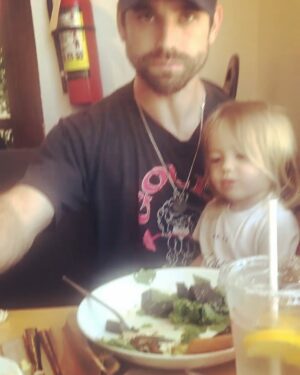 Justin Gaston Instagram - She get it from her momma #sleepeating