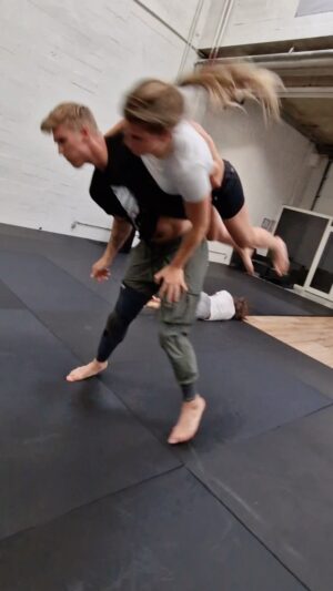 Justin Howell Instagram - Would you rather get hit by the first 
move or the last move ? 😆🥊
@stuntjustin & @aurelia_agel 
At @campus.univers.cascades 
With : @nava.stunt @lucasmartinel @wenckvcohas 
@malte_swz.ed 
🎥 @lucascade 

#training #fightchoregraphy #stunt #stuntman #boxing #kicks #taekwondo #kickboxing #mma #wrestling #motivation #fitness #fitnessmotivation #movie #film #trainingday #martialarts #martialartist #couple @martialarts_n1 @martialartsunleashed