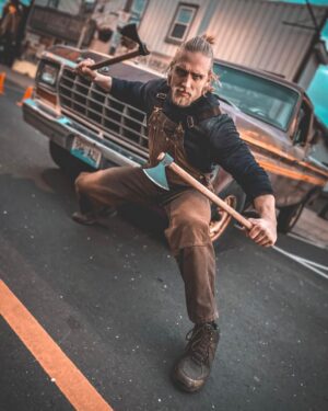 Justin Howell Instagram - It’s out. We comin’ for ya 🪓 #manfromtoronto 🇨🇦 
#netflix @netflix 
.
@patrick_hughes_ 
@philipsilvera 
@micahkarns 
@manfromtoronto 
. ⁣
.⁣
.⁣
.⁣
.⁣
.⁣
#action #actor #entertainer #film #foryou #foryoupage #kinobody #martialarts #masterchief #stunt #stuntcoordinator #stunter #stunting #stuntlife #stuntman #stuntrider #stunts #stuntshow #titans #win #kevinhart #woodyharrelson