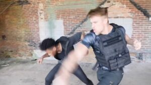 Justin Howell Instagram - Just a little slice of a chase / fight we were playing with one day over the break 😁 
.
👊🏼 @la.christo 
🎥  @kevin_lamont_chappell 
.
@fayastunts @goss.tshirt @martialarts.am @adrenalineworldwide 
.
.⁣
.⁣
.⁣
.⁣
#actor #cinema #cinematography #director #film #filmmaking #kinobody #masterchief #movie #movies #moviescenes #stunt #stuntman #stunts #stuntscommunity #stuntshow #stuntsociety #titans