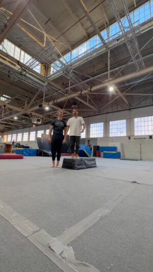 Justin Howell Instagram - DAVID VS GOLIATH: Highest in the Room. 

 Who do you think wins?
 
What should our next head to head be?

#frontflip #highestflip #parkour #calisthenics #stunts #toronto #competition #davidvsgoliath #gymnast #cheerleader #stunts #obstacle