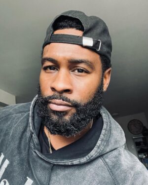 Justin Marcel McManus Instagram - Who tryin to take me to dinner? Ayyyyyoooo BING BONG!‼️
.
#whatsgood #nyc #bingbong #beardgang