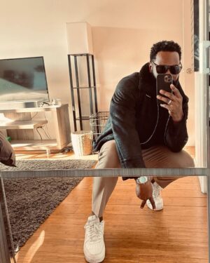 Justin Marcel McManus Instagram - Favorite season is here 🥶🥶✌🏾
.
#jacketseason #nyc