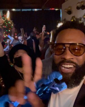 Justin Marcel McManus Instagram - Bringing that GOOD ENERGY all 2022 🎉🎉
.
#happynewyear #2022 #toblessedtobestressed
