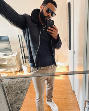 Justin Marcel McManus Instagram - Favorite season is here 🥶🥶✌🏾
.
#jacketseason #nyc